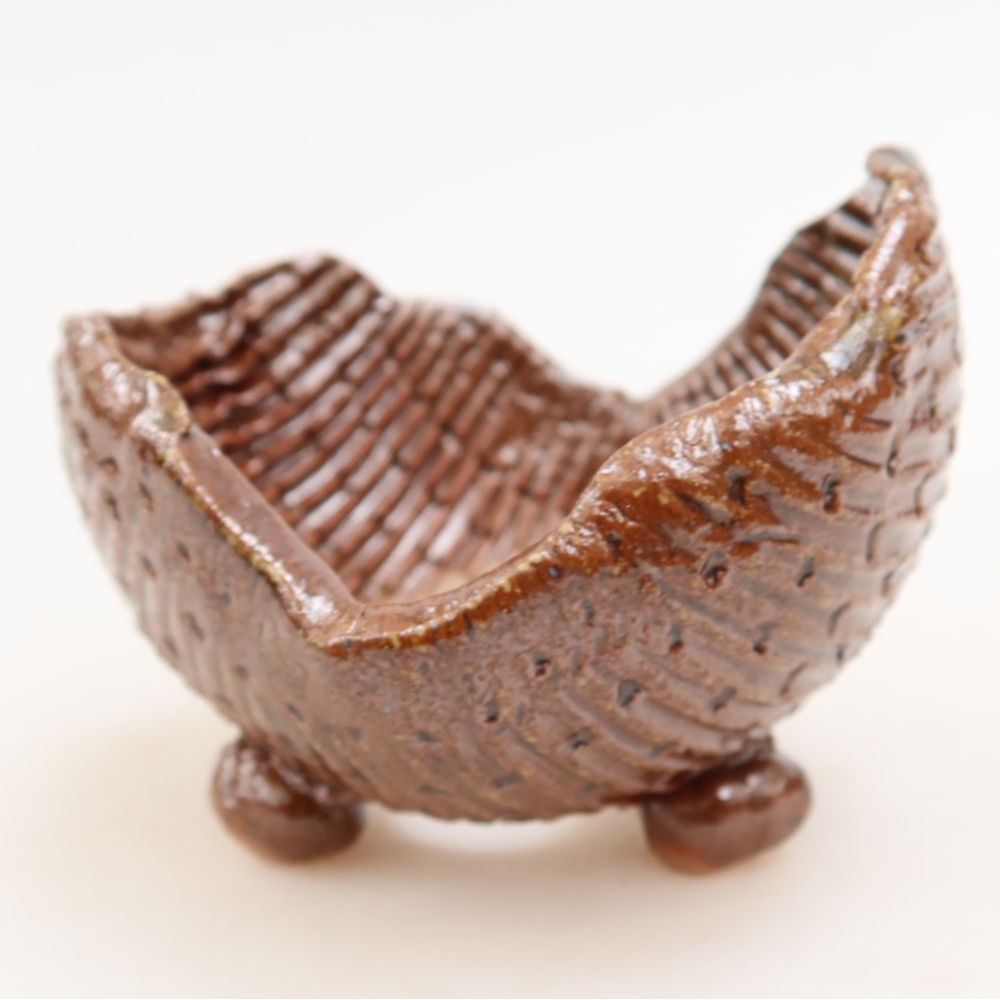 Kerámia héj  9 x 8,5 x 7 cm, barna színű
