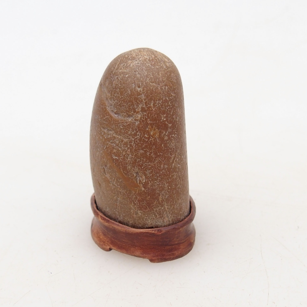 Suiseki - Kő DAI-val (fa alapon)