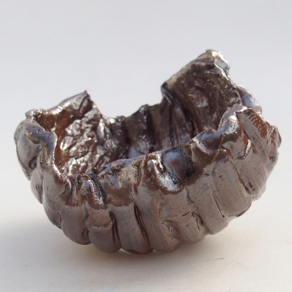 Kerámia kagyló 9 x 8,5 x 4 cm , színe barna