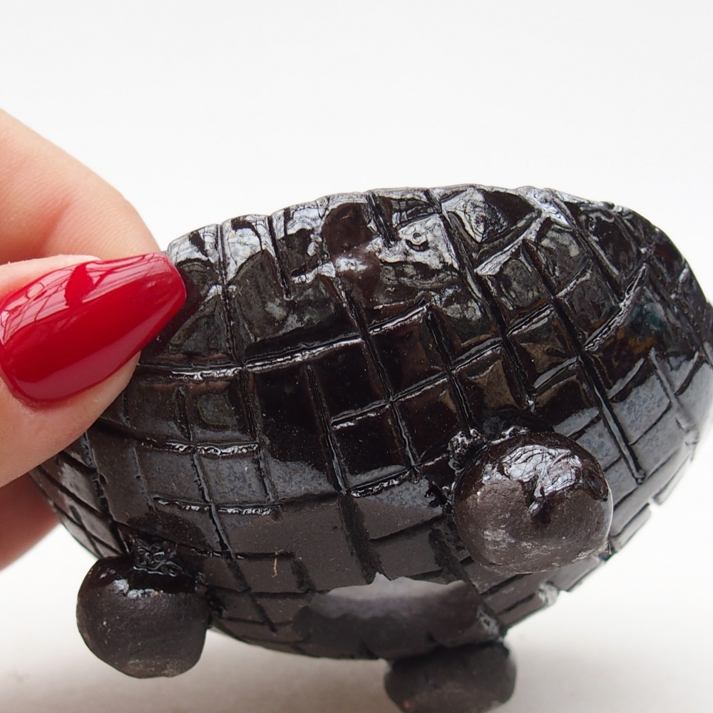 Kerámia kagyló 8,5 x 8 x 5 cm , fekete színű