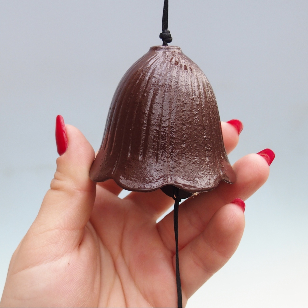 Fém harang, barna színű