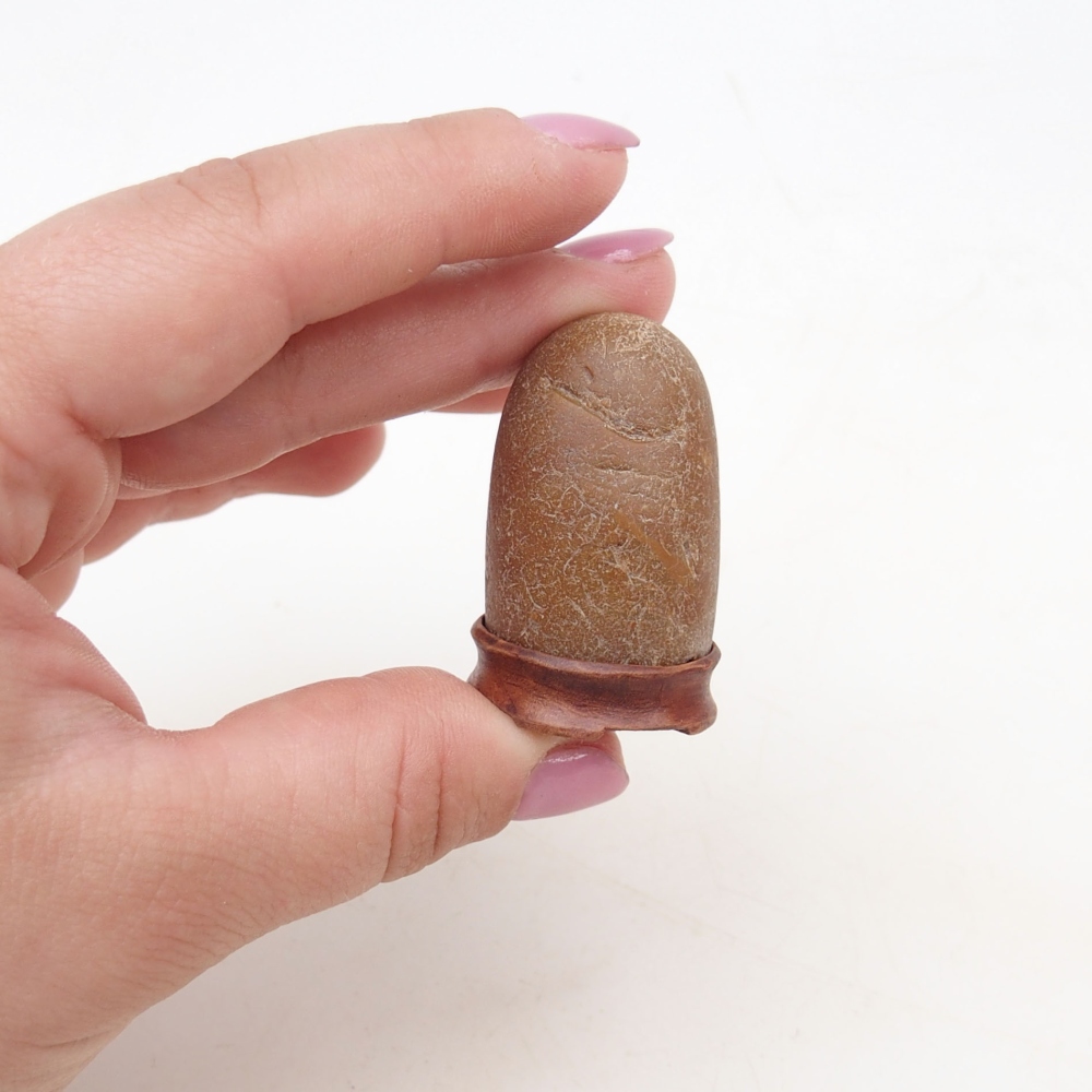 Suiseki - Kő DAI-val (fa alapon)