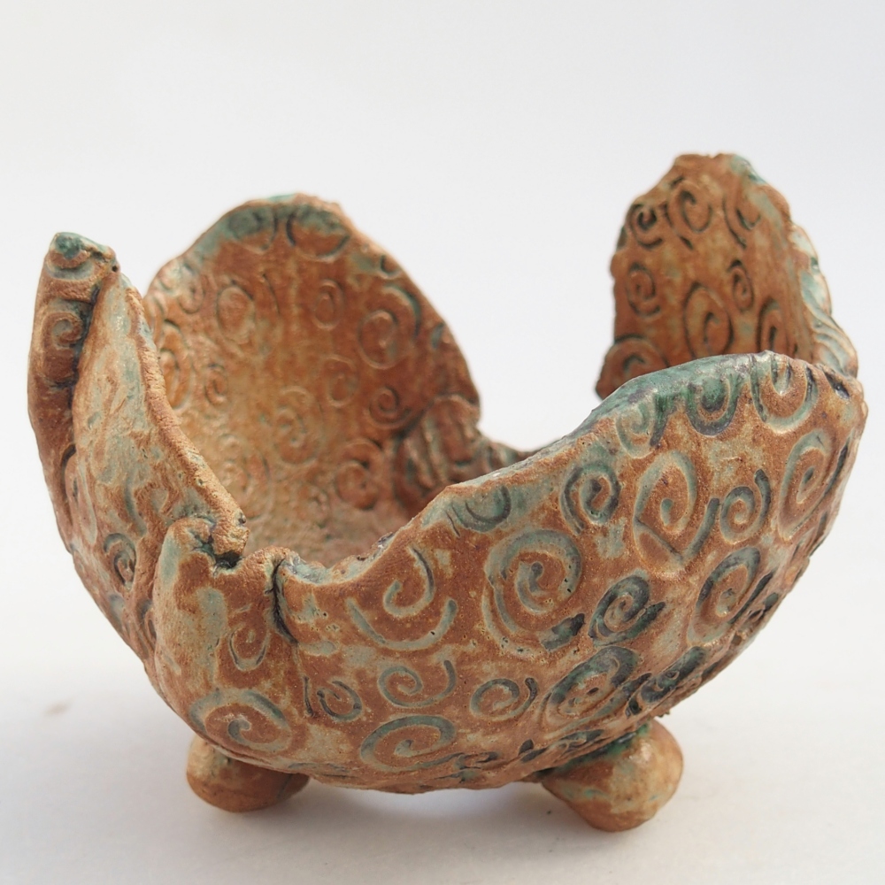 Kerámia kagyló 10 x 9,5 x 8,5 cm , barna-zöld színű