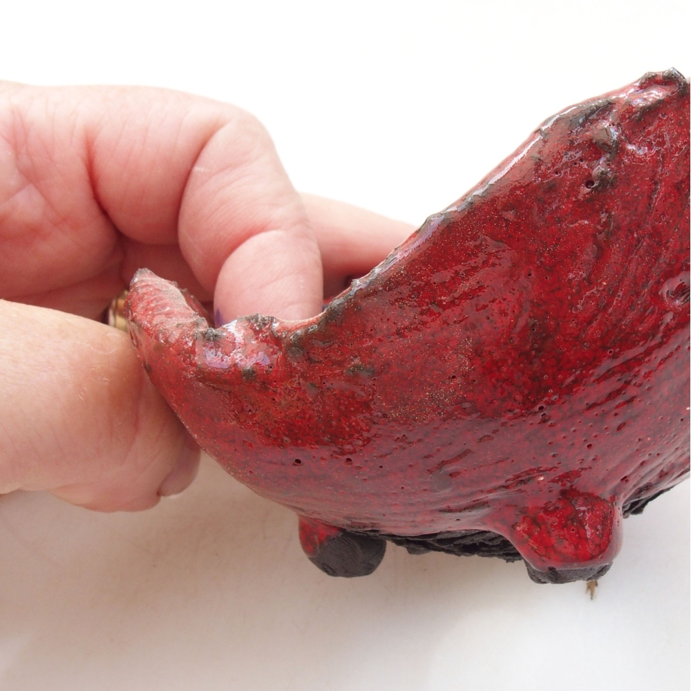 Kerámia kagyló 8 x 7,5 x 5 cm , piros színű