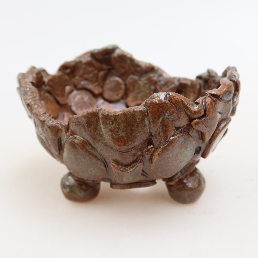 Kerámia héj  9 x 8 x 5 cm, barna-zöld színű
