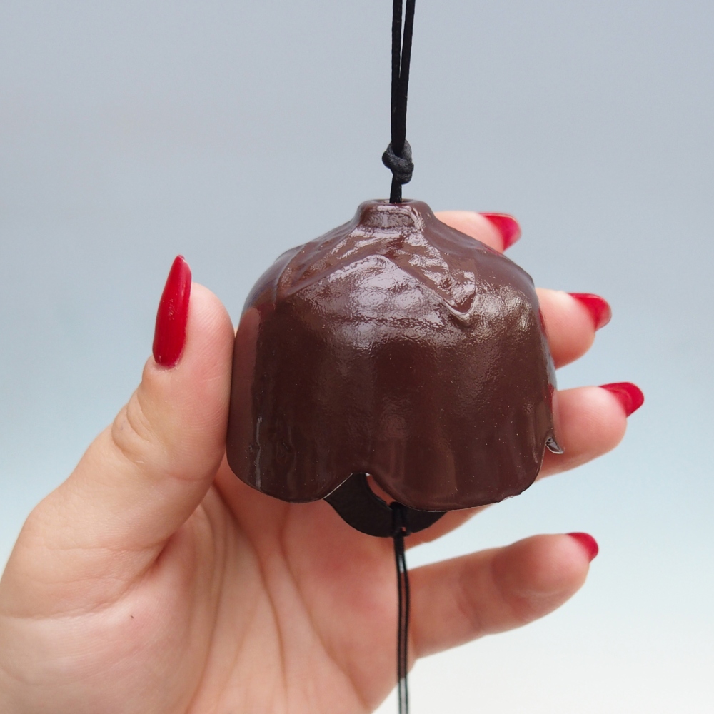 Fém harang, barna színű