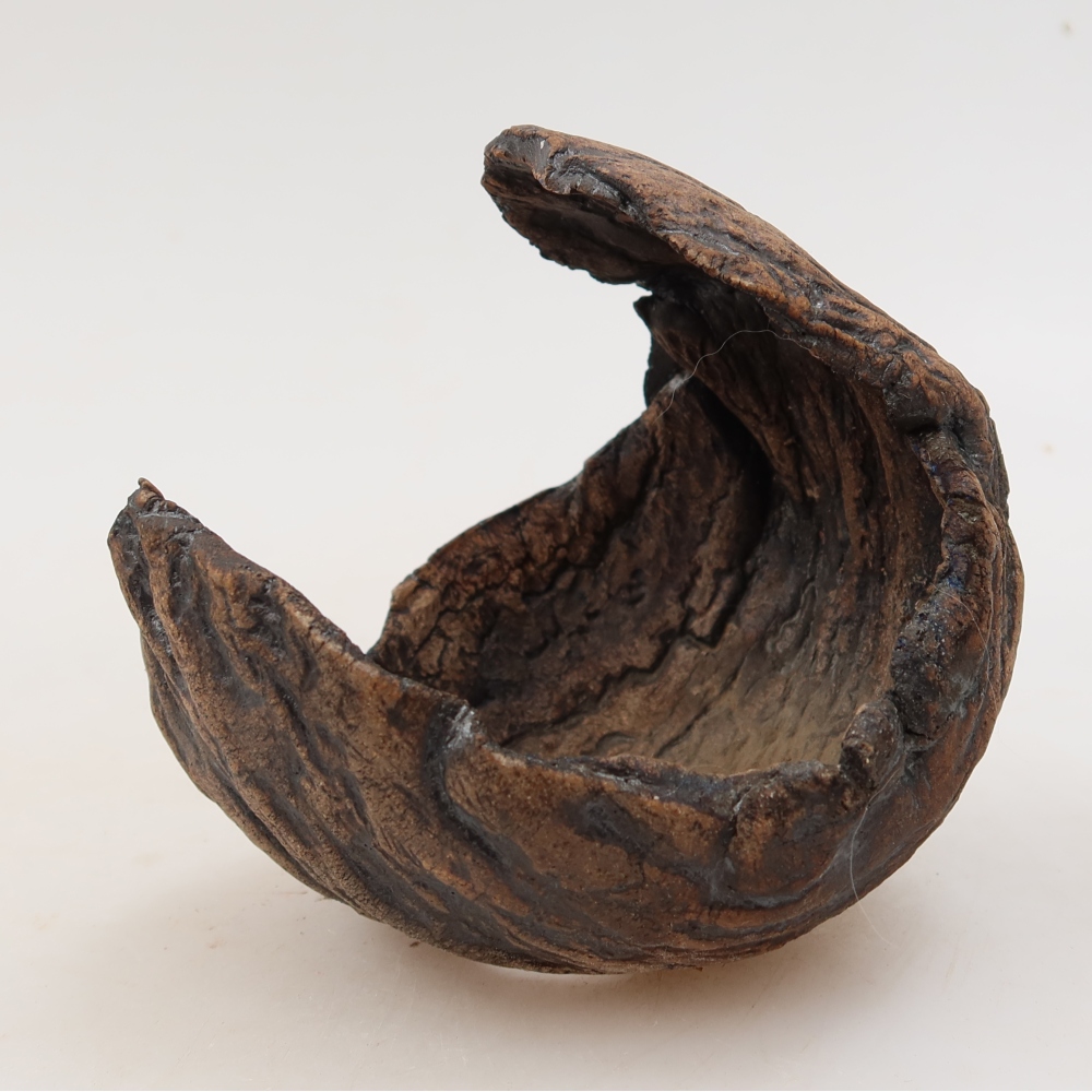 Kerámia héj  10 x 10 x 11 cm, barna színű