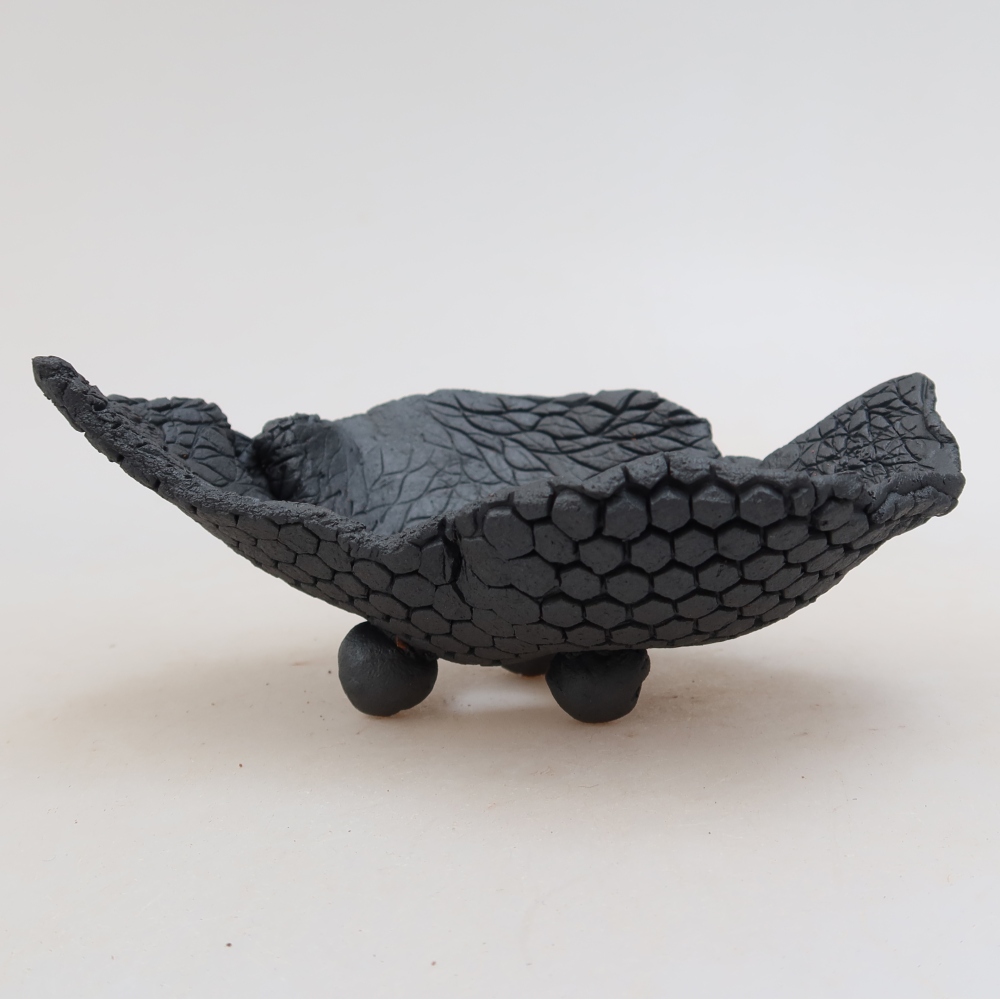 Kerámia héj  13,5 x 9,5 x 6 cm, fém színű