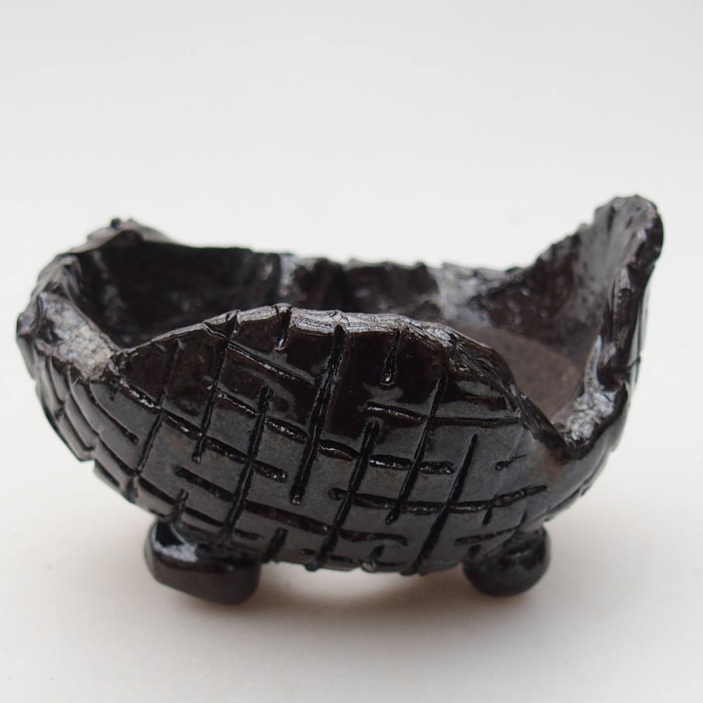 Kerámia kagyló 9 x 9 x 6 cm , fekete színű