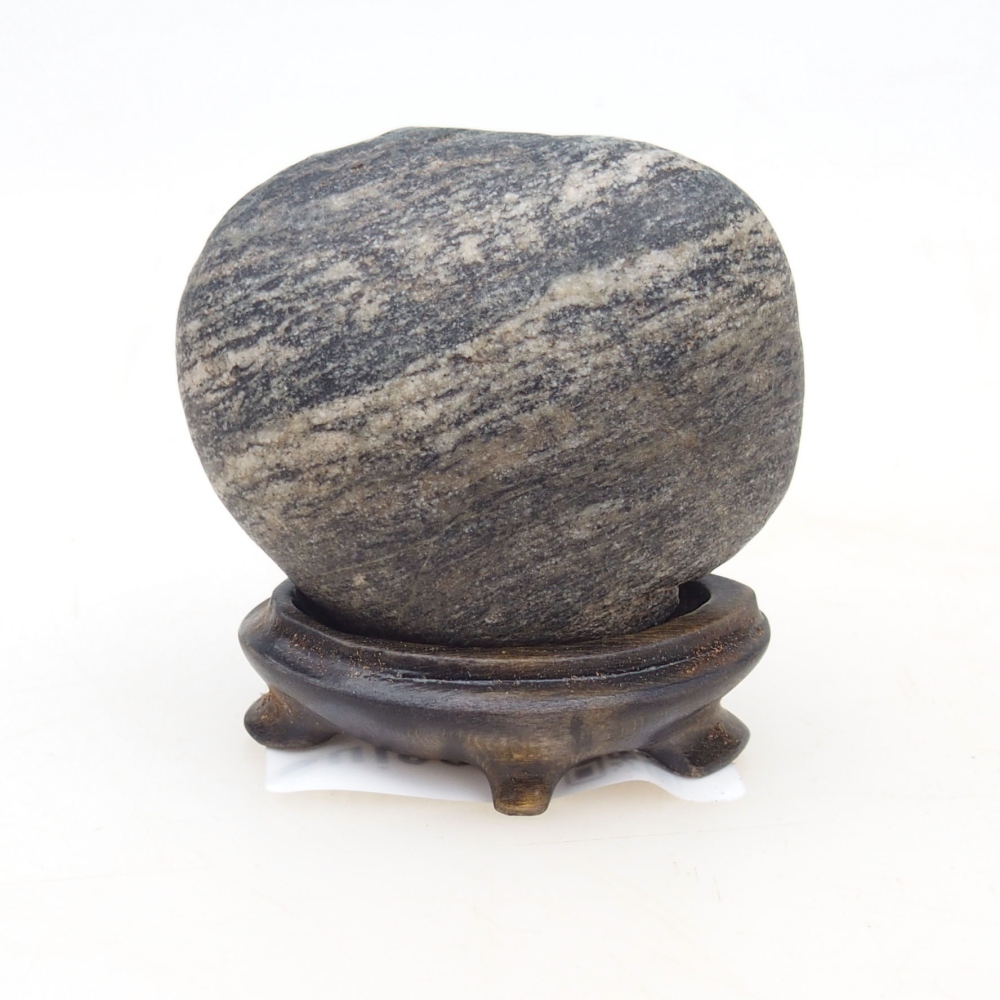 Suiseki - Kő DAI-val (fa alapon)