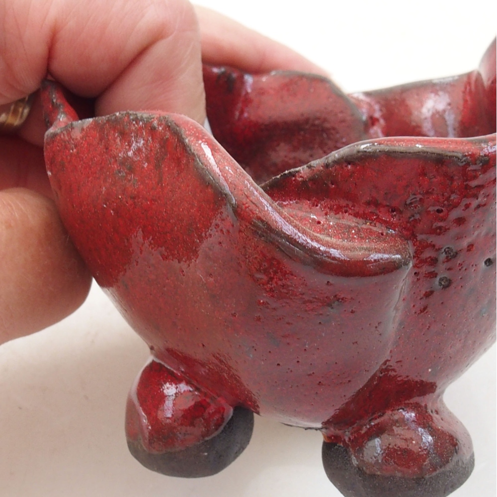 Kerámia kagyló 8 x 8 x 7 cm , piros színű