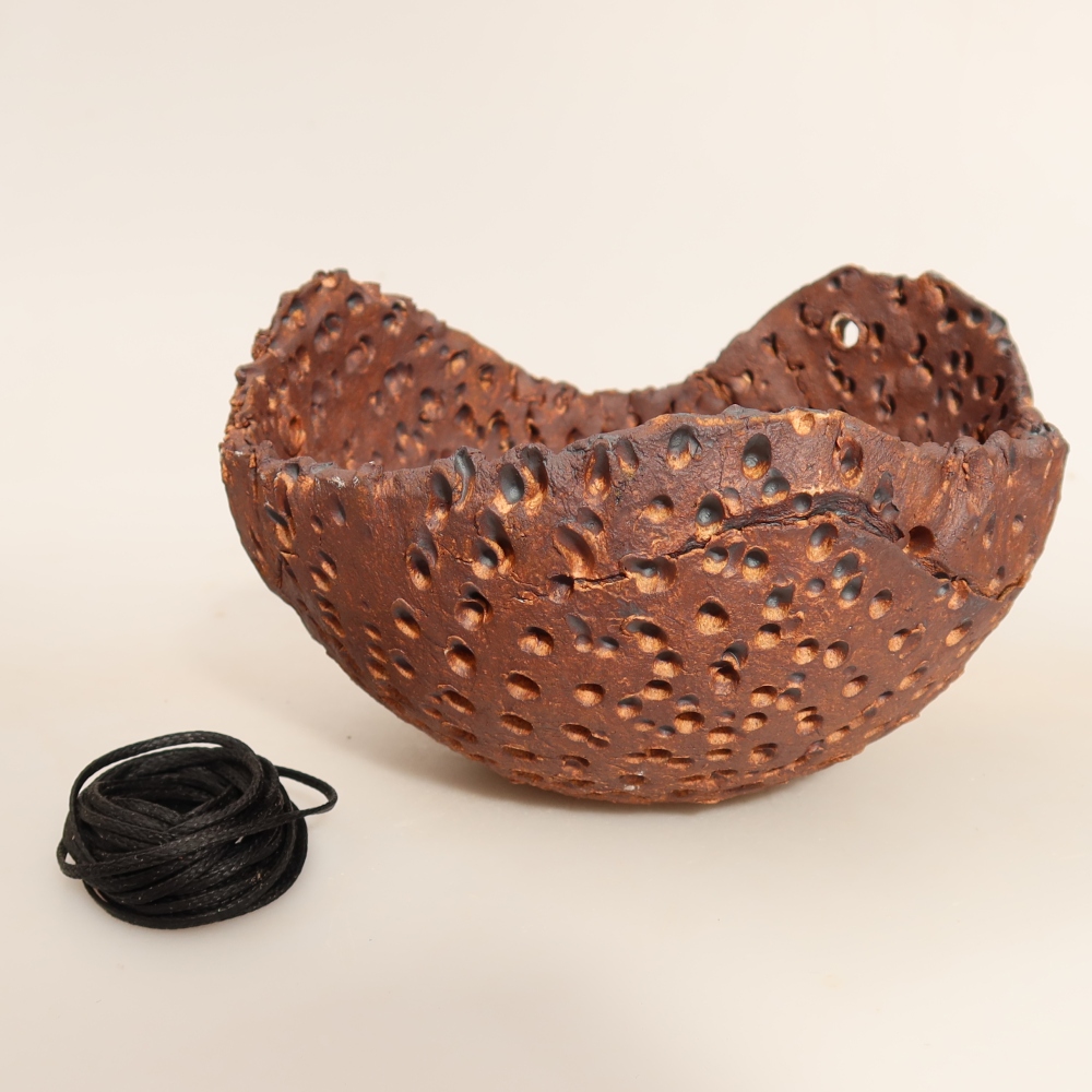 Kerámia kokedama-tartó, 14 x 13 x 9 cm, barna színű
