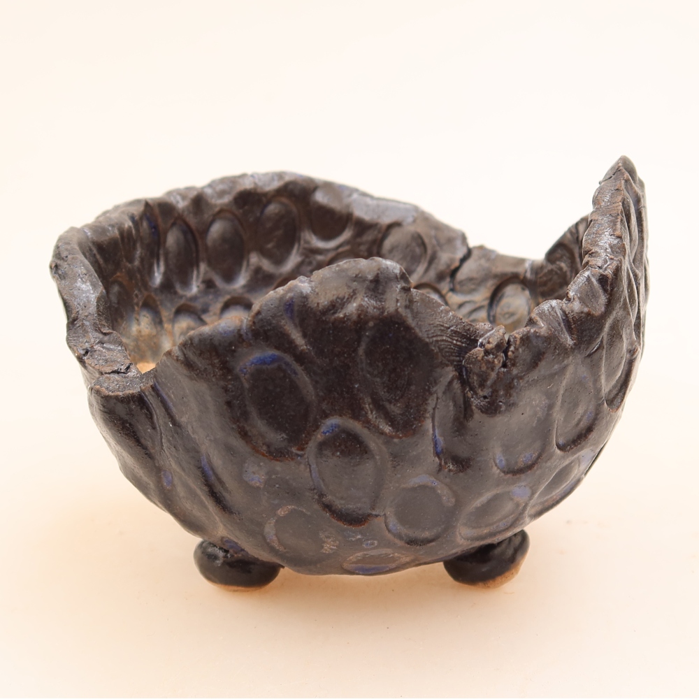 Kerámia héj  10,5 x 10 x 7,5 cm, szín: fekete-kék