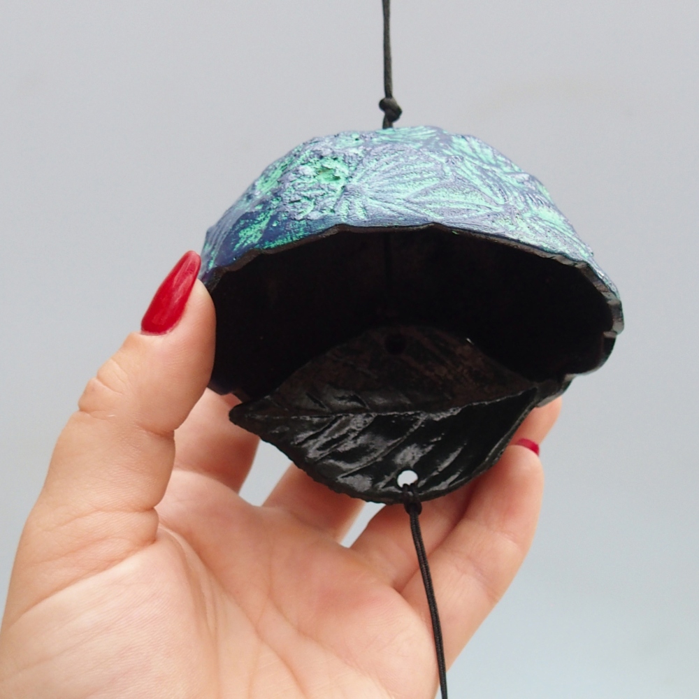 Fém harang, kék-zöld színű
