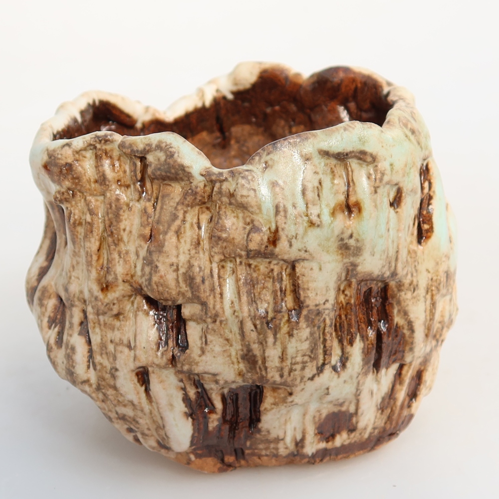 Kerámia héj  7 x 7 x 6,5 cm, fehér-barna színű