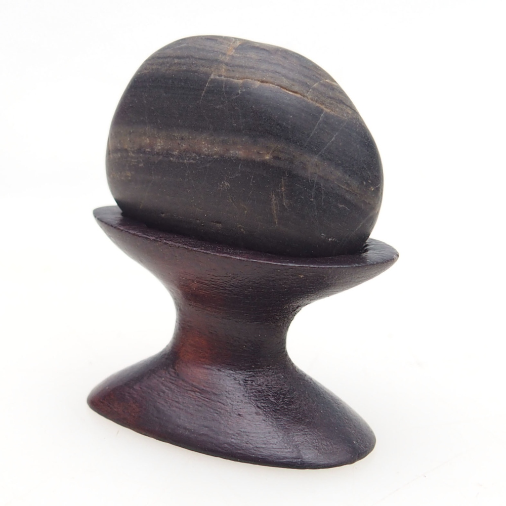 Suiseki - Kő DAI-val (fa alapon)