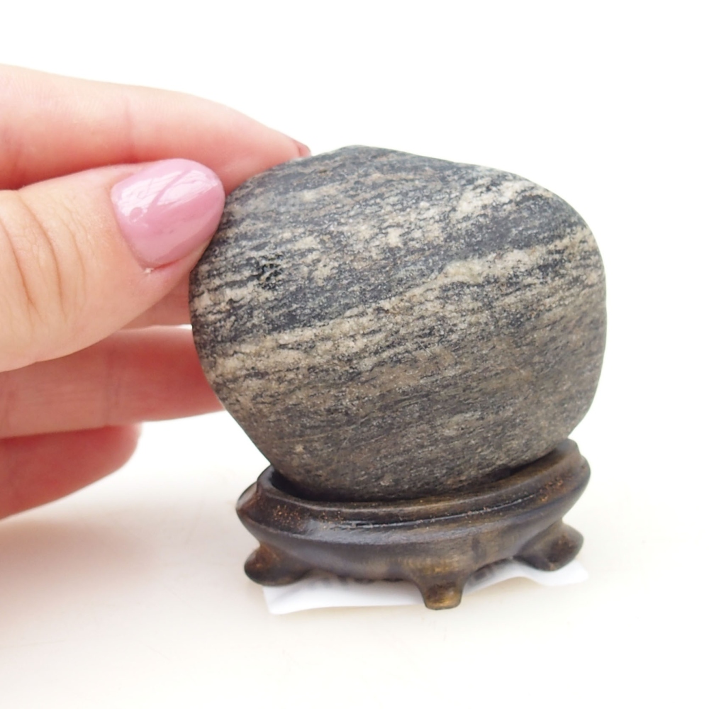 Suiseki - Kő DAI-val (fa alapon)