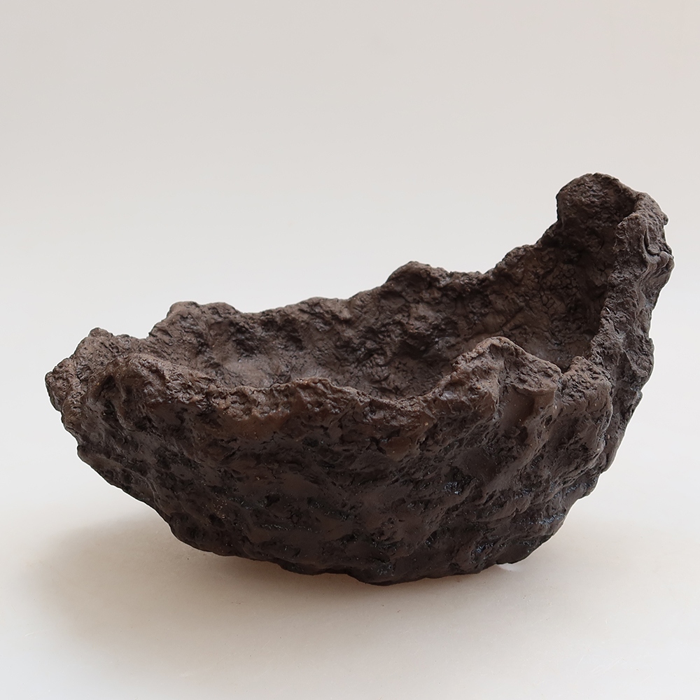 Kerámia tojáshéj, 18,5 x 16,5 x 13 cm, barna színű