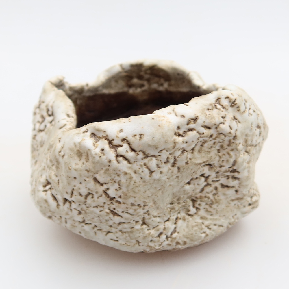Kerámia héj  6 x 6 x 5 cm, barna-fehér színű