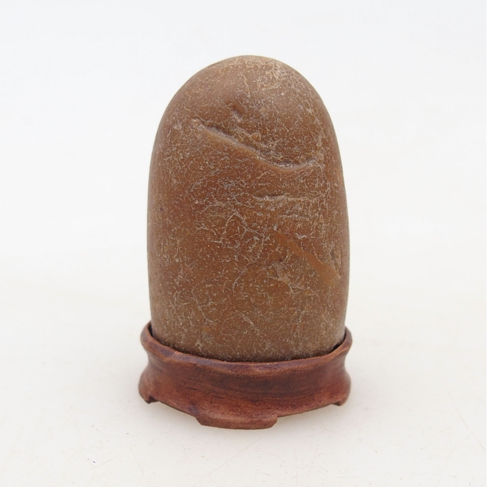 Suiseki - Kő DAI-val (fa alapon)