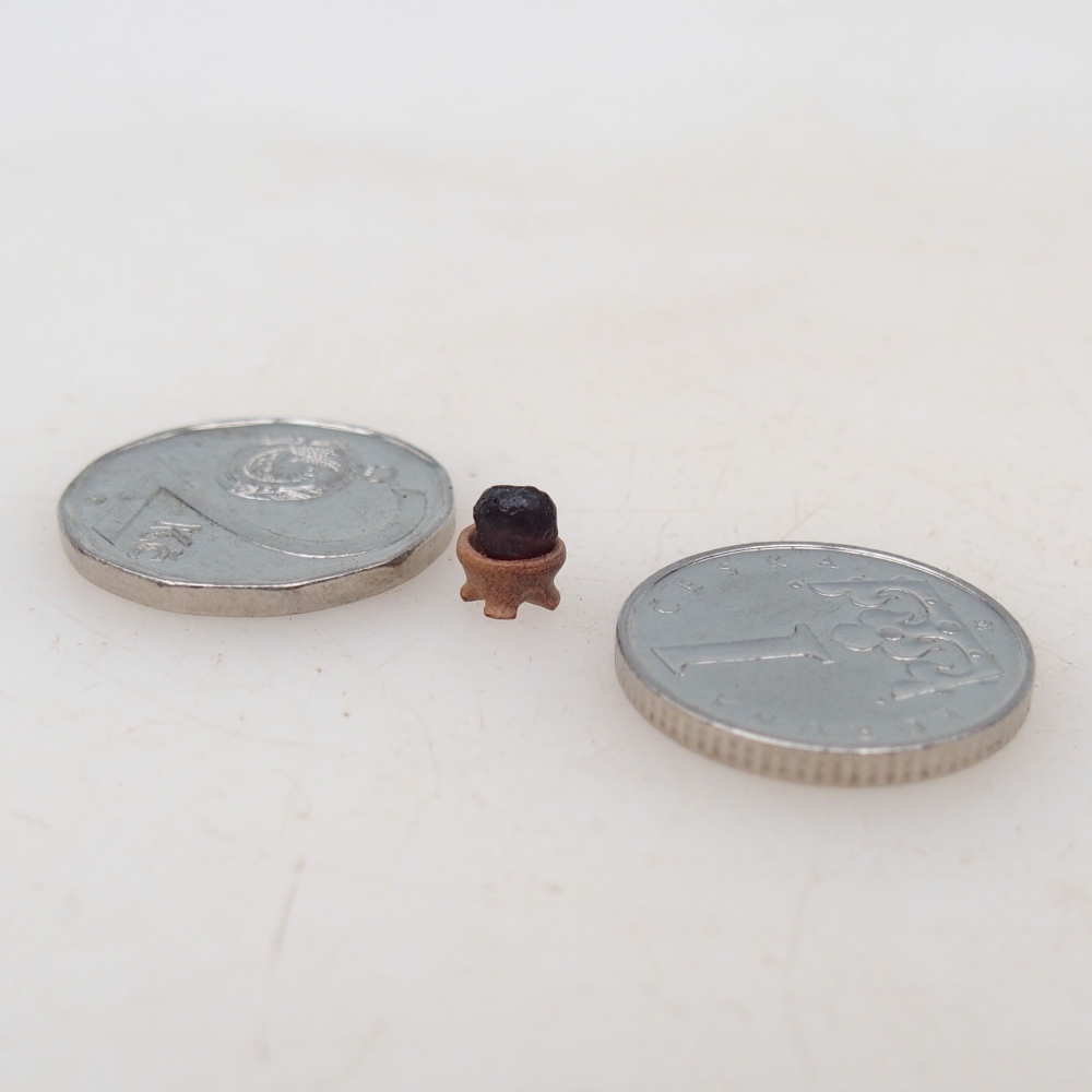 Suiseki - Kő DAI-val (fa alapon)