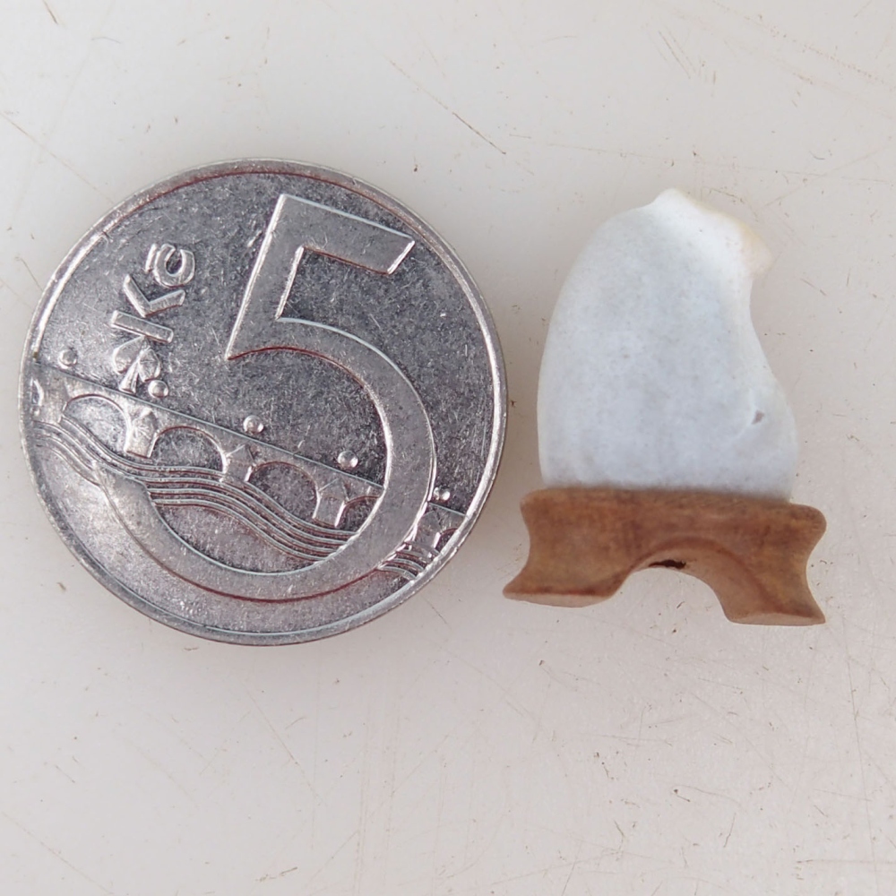 Suiseki - Kő DAI-val (fa alapon)