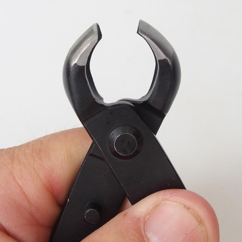 Homorú orrú fogó 180 mm - szén