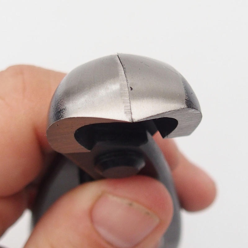 Homorú fogó 18 cm - szén