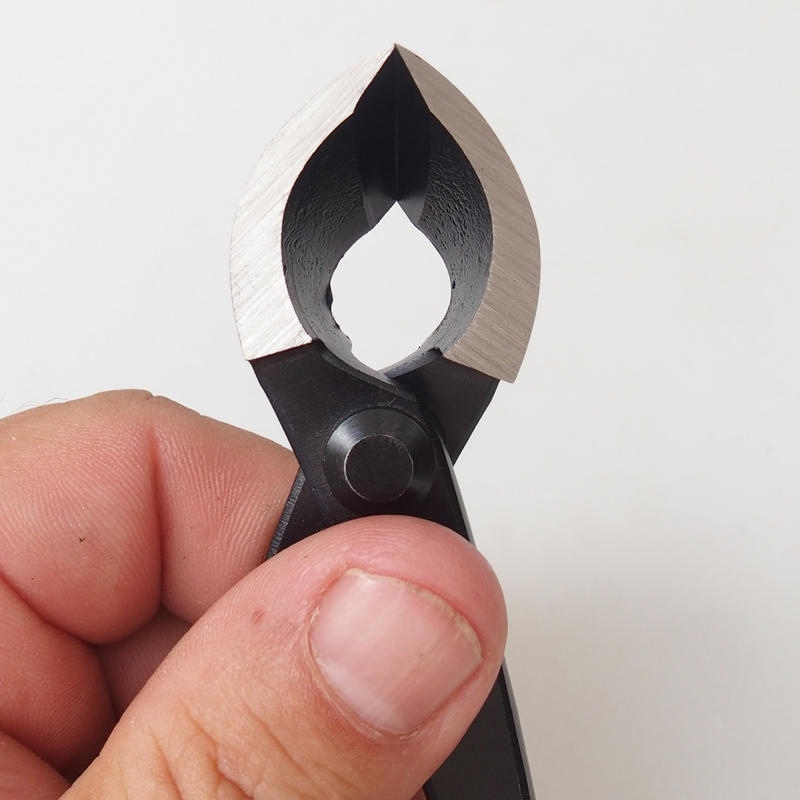 Szögletes homorú fogó 180 mm - szénszálas