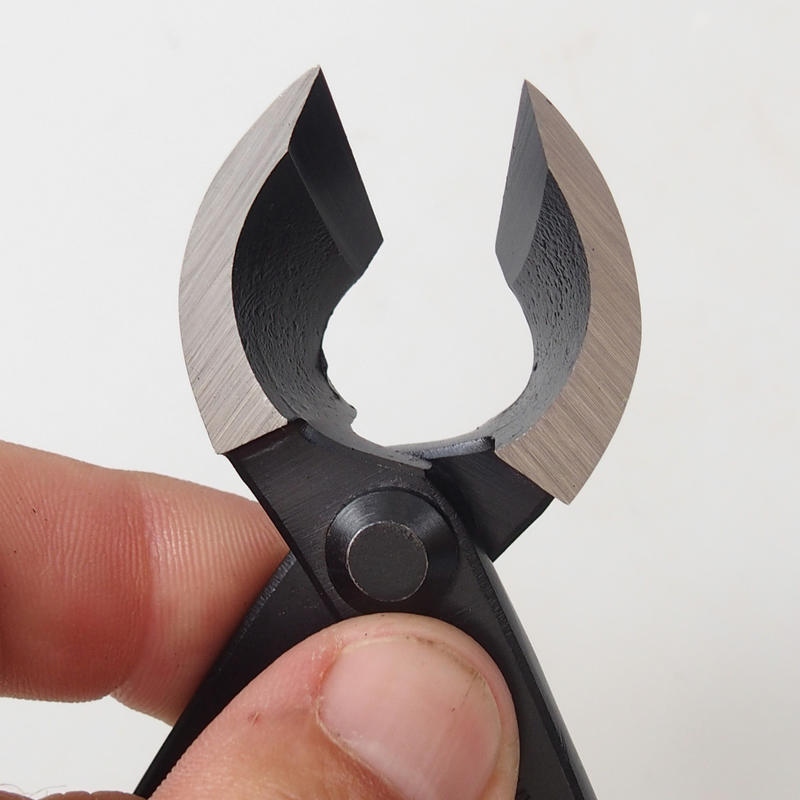 Szögletes homorú fogó 180 mm - szénszálas