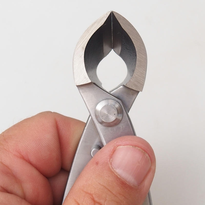 Szögletes homorú fogó 180 mm - rozsdamentes acélból