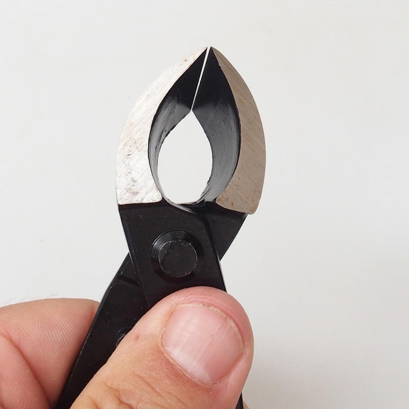 Szögletes homorú fogó 210 mm - szénszálas