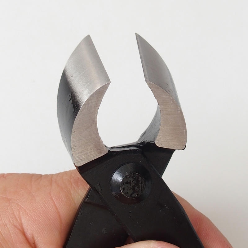 Szögletes homorú fogó 210 mm - szénszálas