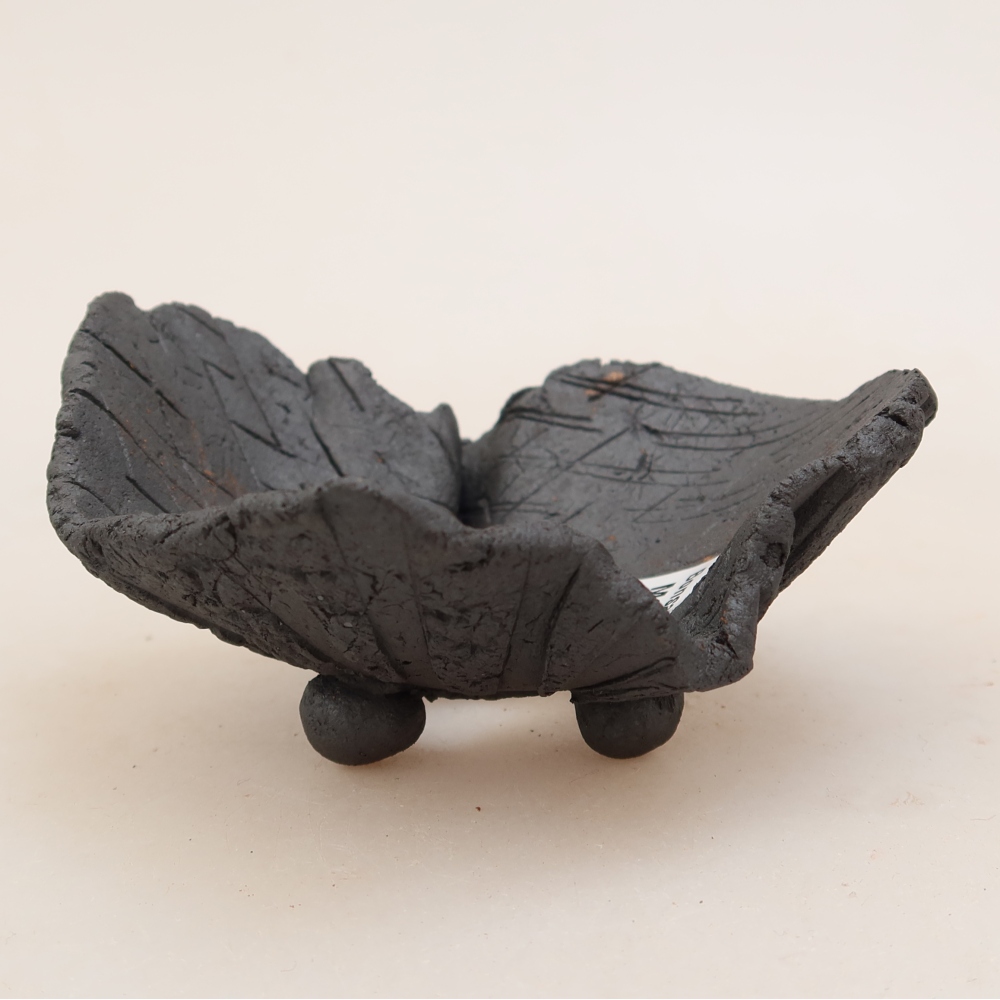 Kerámia héj  9 x 9 x 5 cm, fém színű