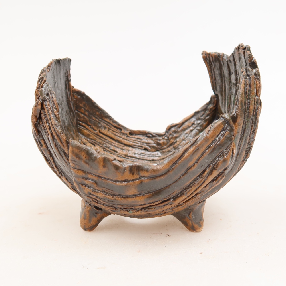 Kerámia héj  10 x 8 x 9 cm, barna-zöld színű