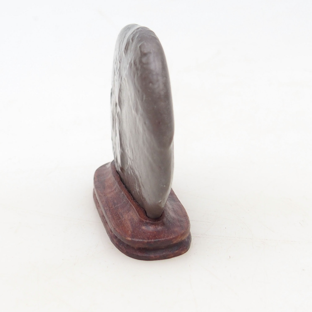 Suiseki - Kő DAI-val (fa alapon)