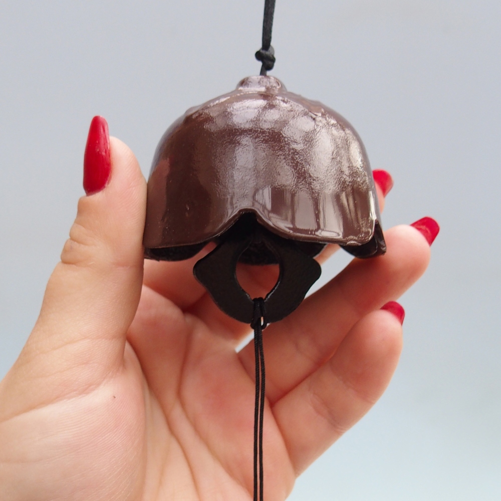 Fém harang, barna színű