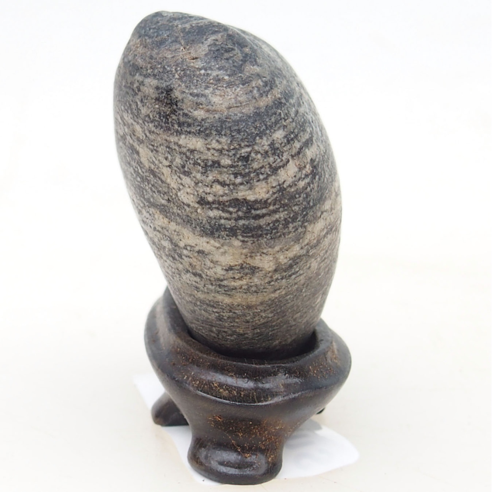 Suiseki - Kő DAI-val (fa alapon)