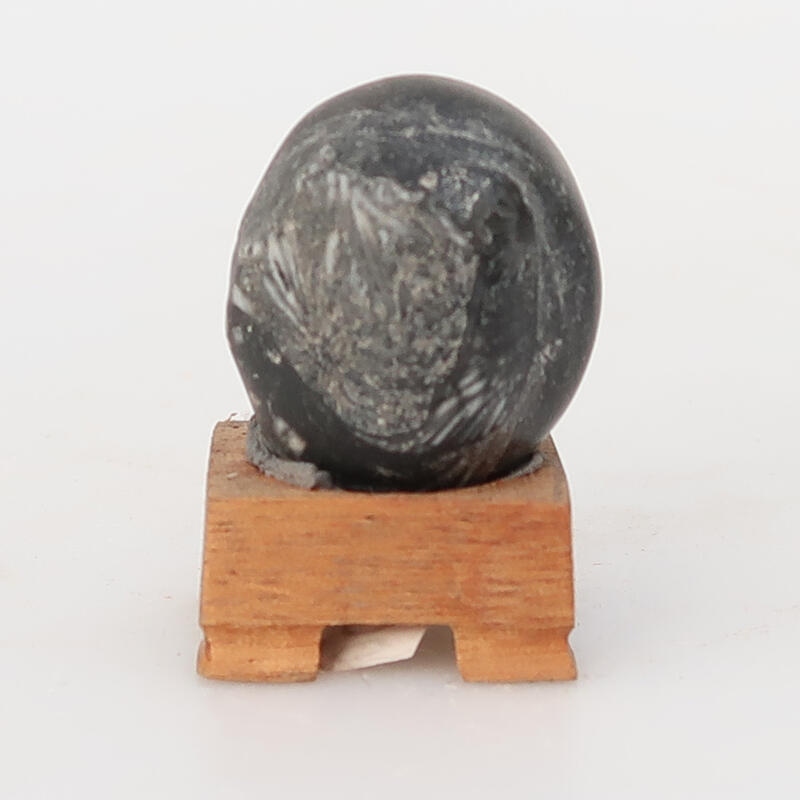 Suiseki - Kő DAI-val (fa alapon)
