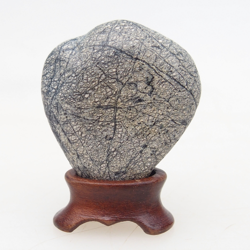 Suiseki - Kő DAI-val (fa alapon)