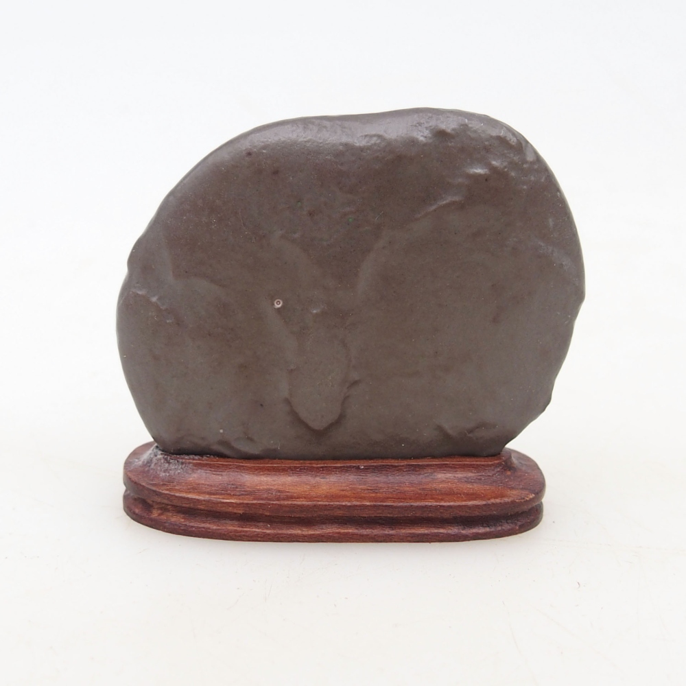 Suiseki - Kő DAI-val (fa alapon)