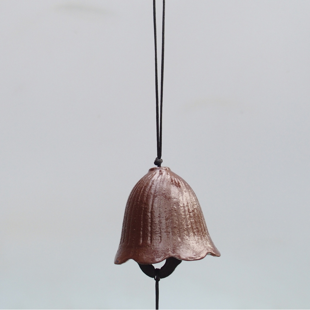 Fém harang, barna színű